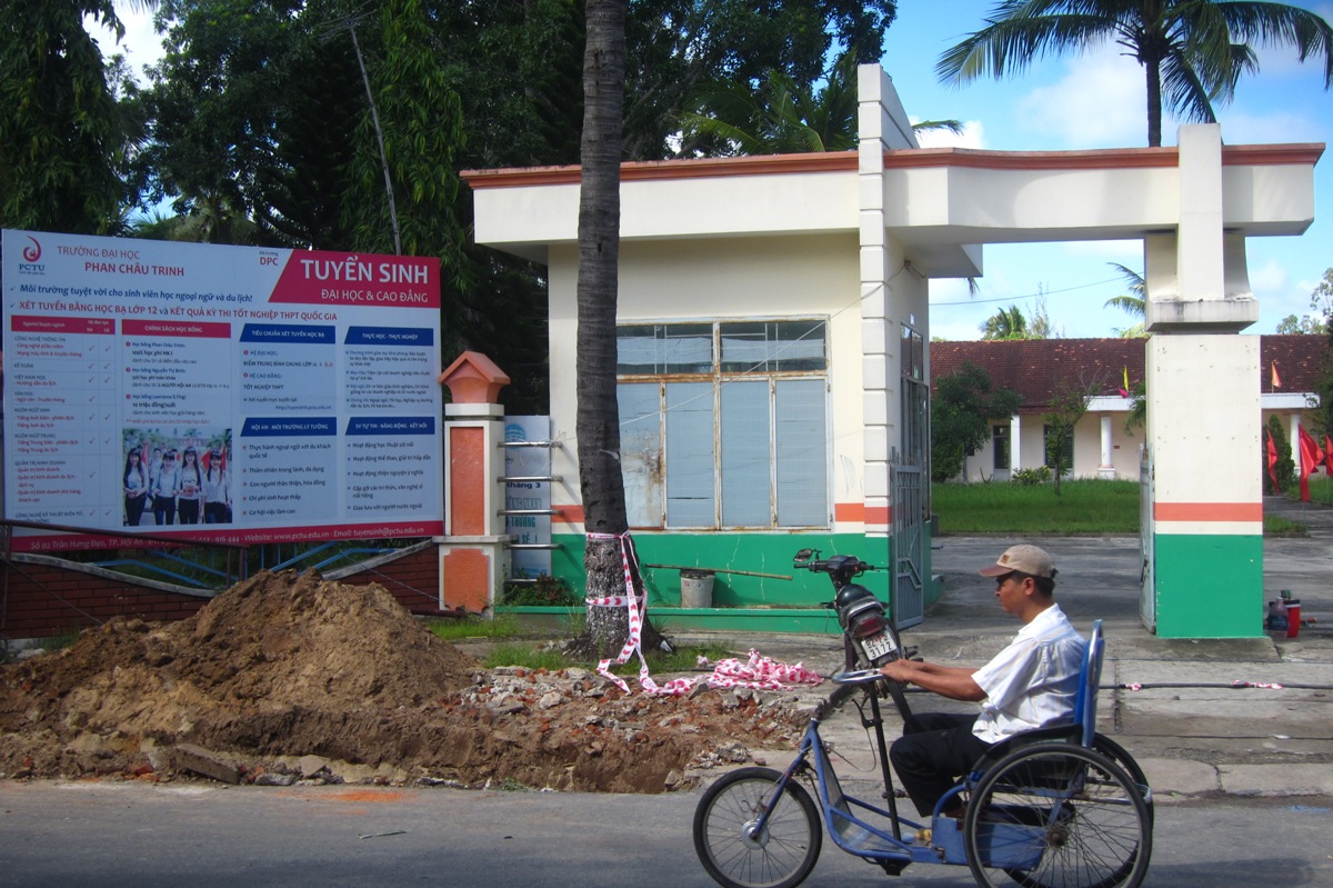 Trường ĐH Phan Chu Trinh bị thu hồi mặt bằng, sinh viên lo lắng