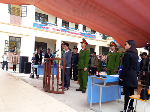 
Tẩn L&aacute;o Lở trong phi&ecirc;n to&agrave; lưu động s&aacute;ng ng&agrave;y 25-12 - Ảnh: CTV
