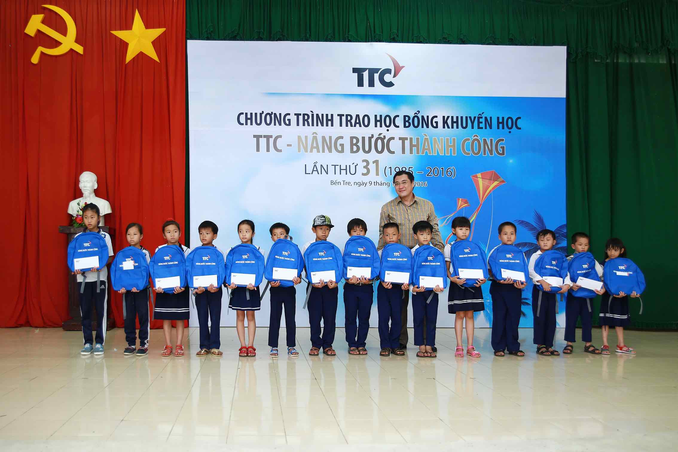 TTC hỗ trợ học sinh nghèo ở Bến Tre
