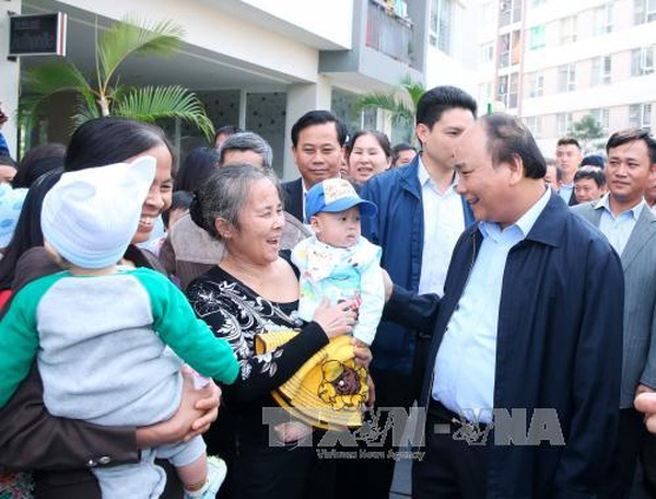 Thủ tướng Nguyễn Xuân Phúc thăm cư dân nhà ở xã hội Đặng Xá