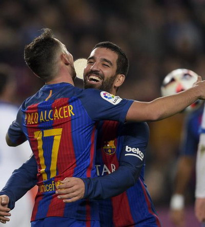 Turan và Alcacer, ai sẽ thay thế Neymar?