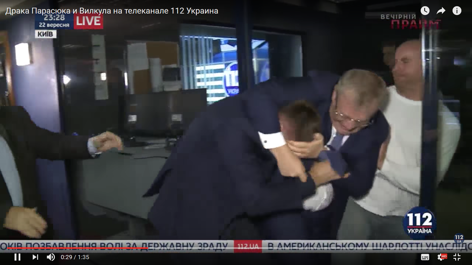 Nghị sĩ Ukraine "đấu võ" sau khi tranh luận trên truyền hình