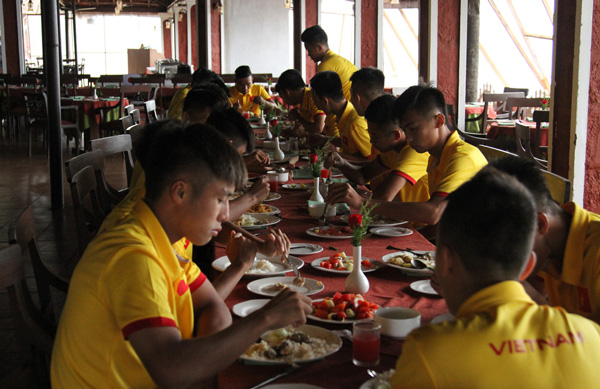 U16 đi Ấn Độ: Sợ chuyện ăn uống hơn lo gặp Nhật Bản