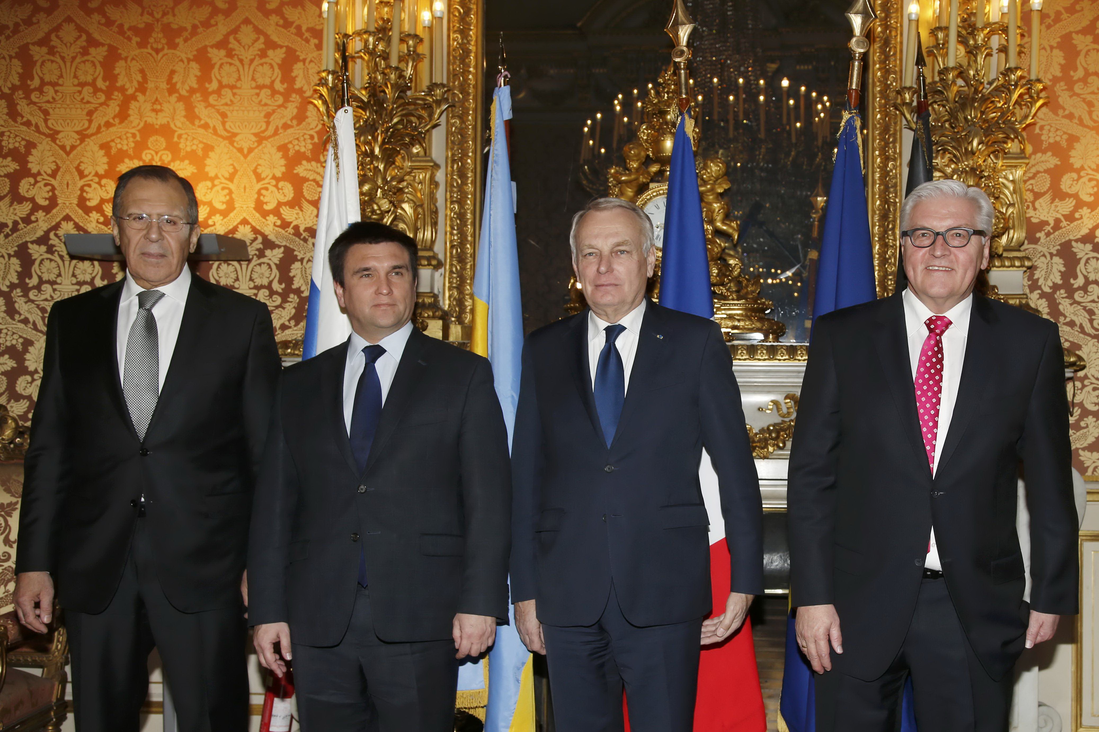 Ukraine "buông tay" miền Đông?