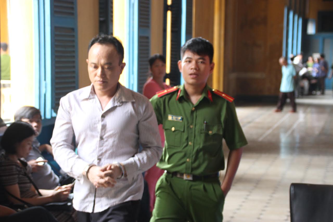 Thiếu một chén canh, đâm chết người ở chợ Hóc Môn