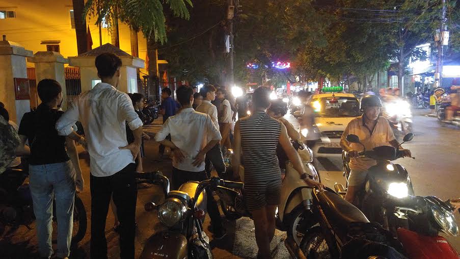 Khống chế kẻ ngáo đá ôm bình gas tự sát