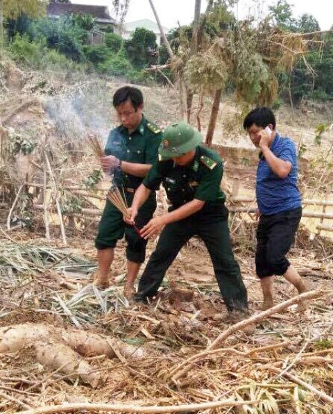 Hai thi thể không nguyên vẹn sau vụ lở núi kinh hoàng