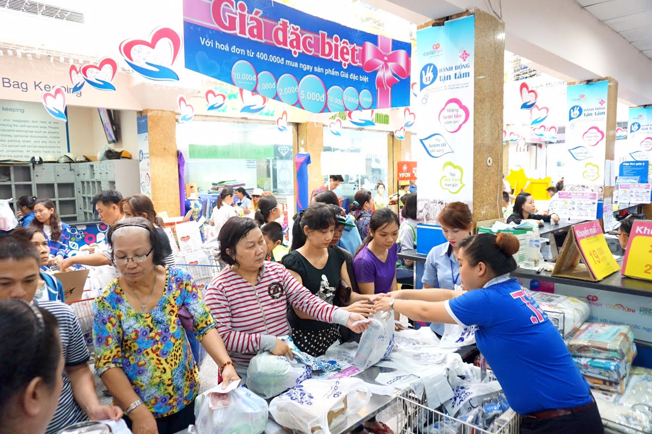 Siêu thị bán 6 gói sữa Nutifood giá chỉ 5.000 đồng
