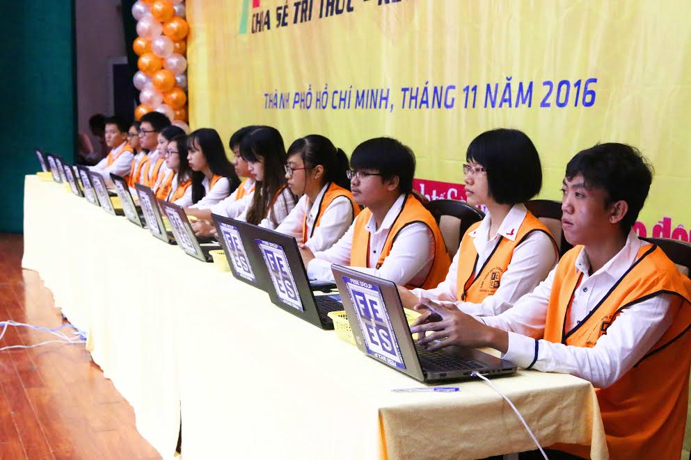 5.000 nhà đầu tư sinh viên tham gia Sàn giao dịch chứng khoán ảo lần 13