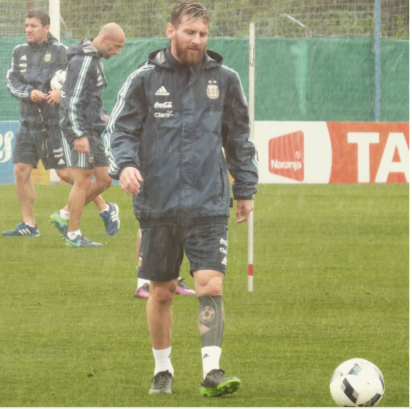Không khí nặng nề trên sân tập của Argentina