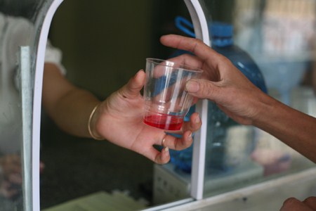Bị cắt viện trợ, bệnh nhân nhiễm HIV chới với