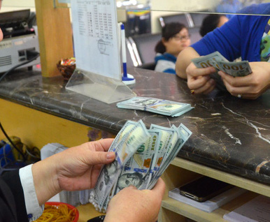 Giá USD tăng mạnh, vàng về sát 36 triệu đồng/lượng
