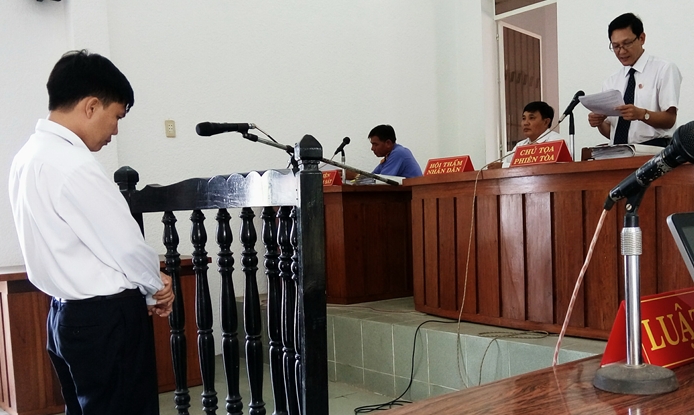 Bắt quả tang một chấp hành viên nhận tiền để thi hành án