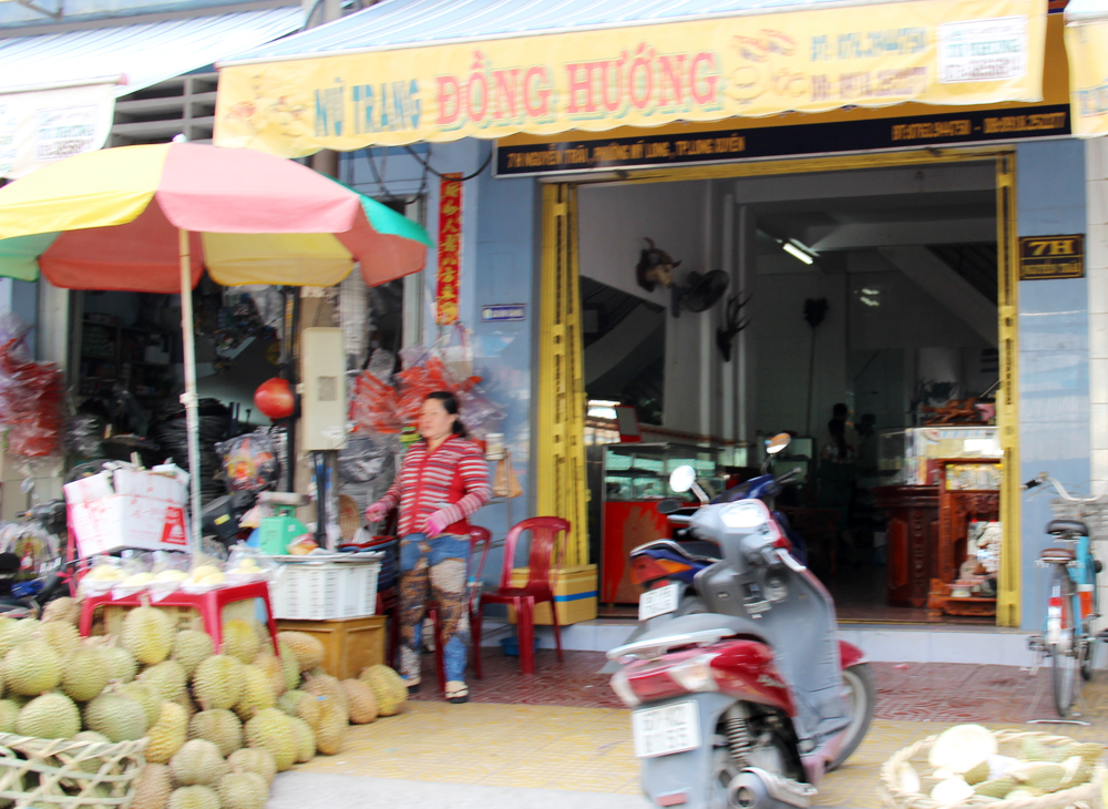 Chủ cửa hàng nữ trang bị tố quỵt nợ tiền tỉ