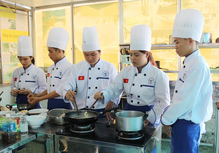 Tuyển sinh lớp 10: Nhiều học sinh giỏi chuyển hướng học trung cấp nghề