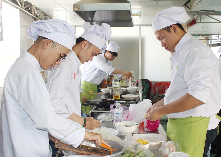 Việt Giao tuyển sinh hệ trung cấp chính quy cho đối tượng học hành dở dang