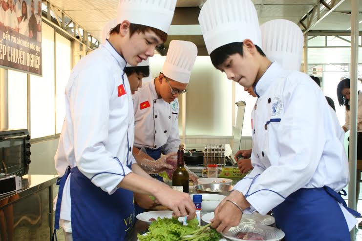 Trung cấp nghề: Tương lai cho bạn trẻ học hành dang dở