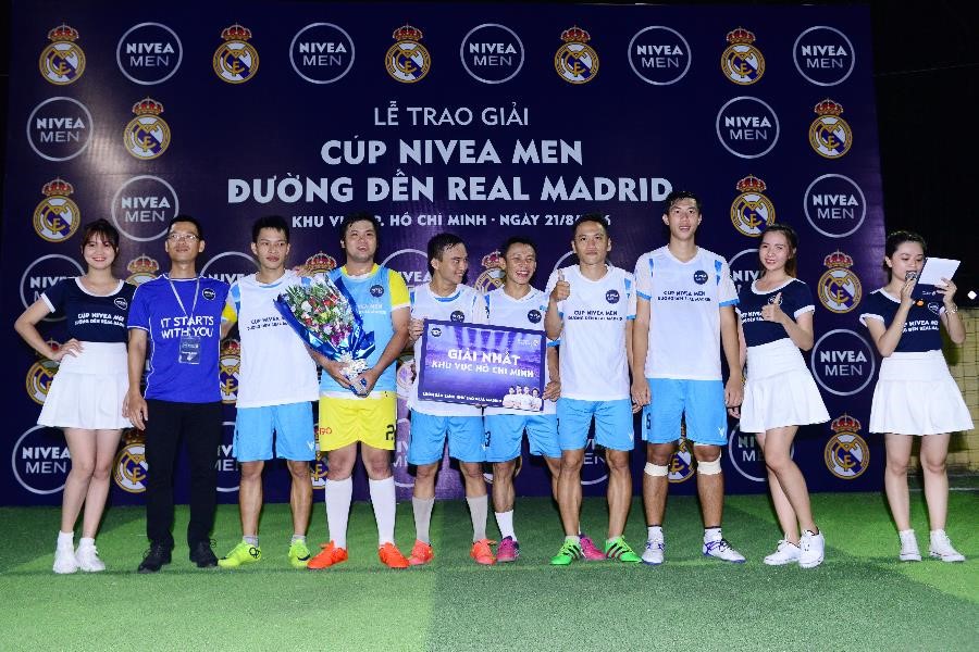 Đội bóng xứ Huế gây sốc cuộc đua giành vé đến Madrid