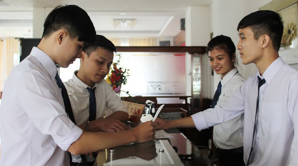 Học quản trị khách sạn: Chọn trường để có thu nhập tốt
