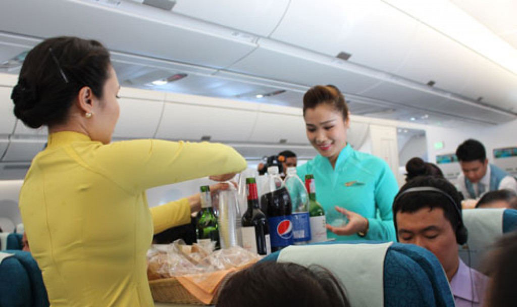 Bất ngờ với tiệc sinh nhật trên máy bay Vietnam Airlines