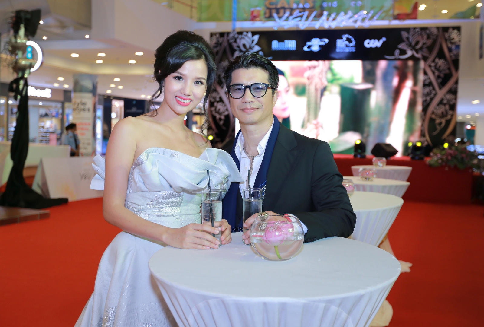 Vợ chồng Dustin Nguyễn-Bebe hạnh phúc với "đứa con thứ 3"