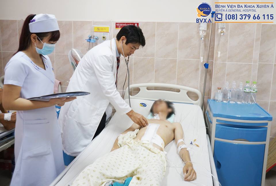 Thầy thuốc hiến máu cứu nạn nhân dập gan