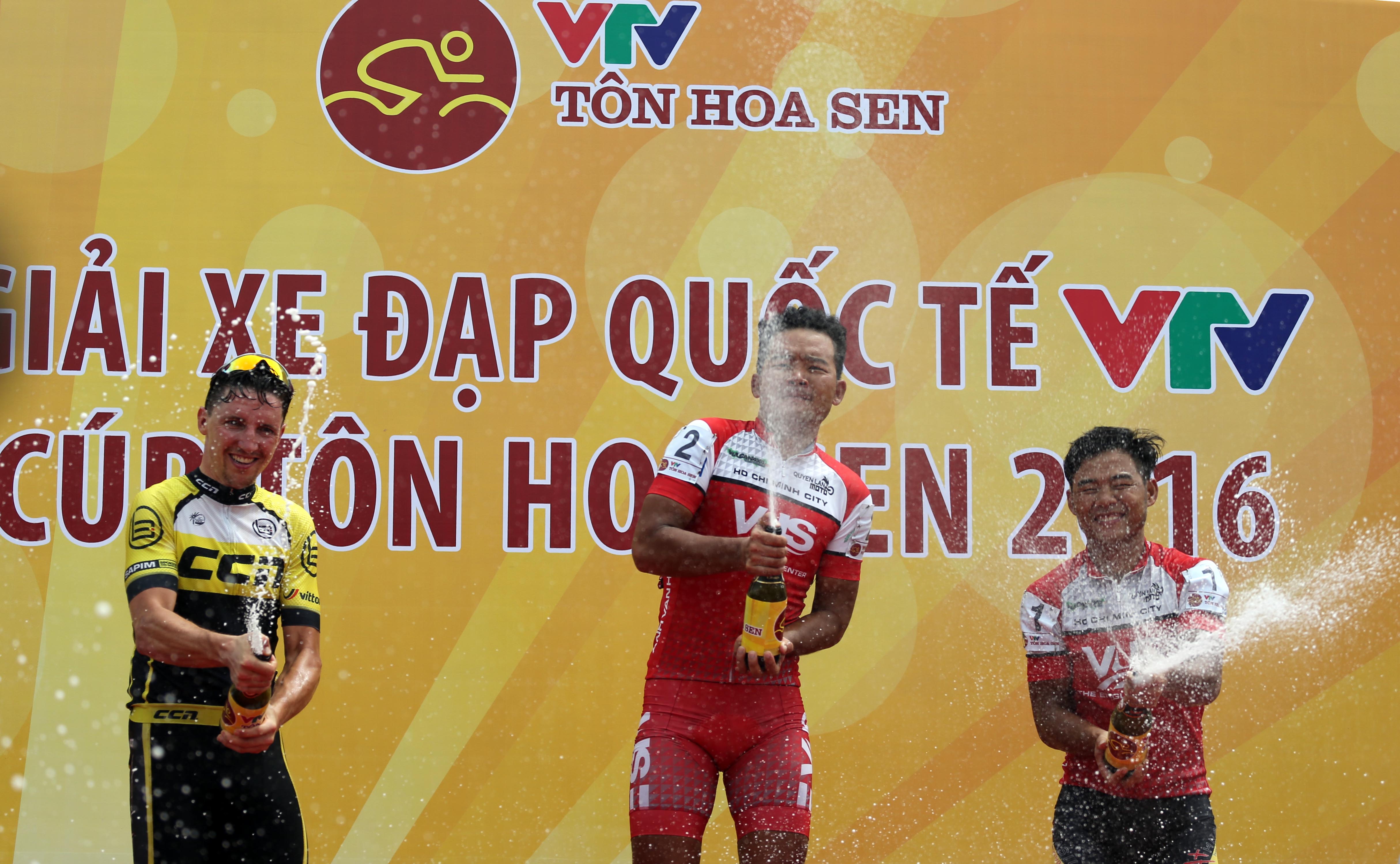 Nóng bỏng cuộc đua Áo xanh Cúp Tôn Hoa Sen 2016