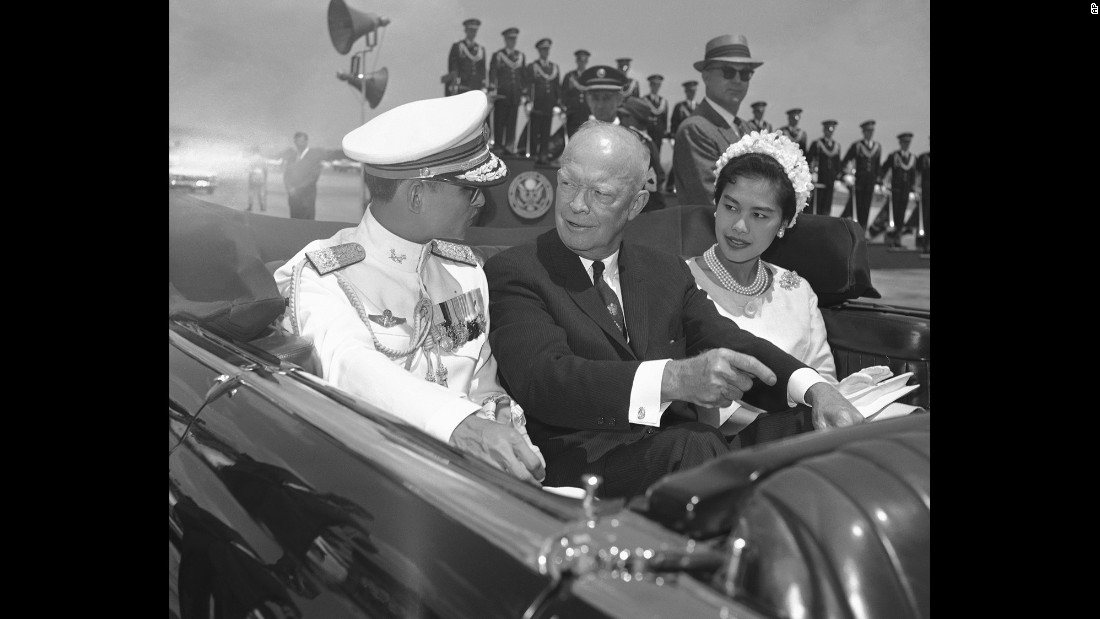 Cuộc đời Quốc vương Thái Lan qua ảnh