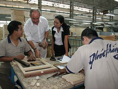 Đừng đẩy khó cho công nhân