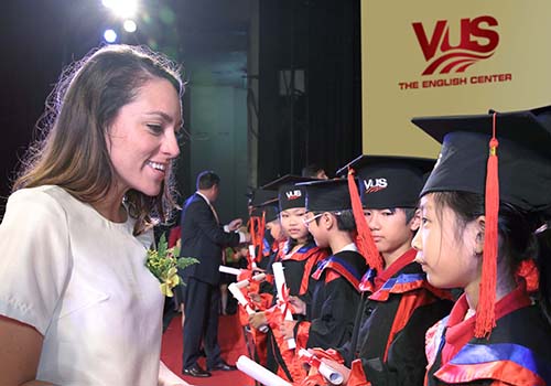2.947 học viên VUS nhận chứng chỉ quốc tế Cambridge
