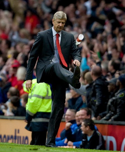 Arsene Wenger bị phạt năm 2009, sau đó được xin lỗi