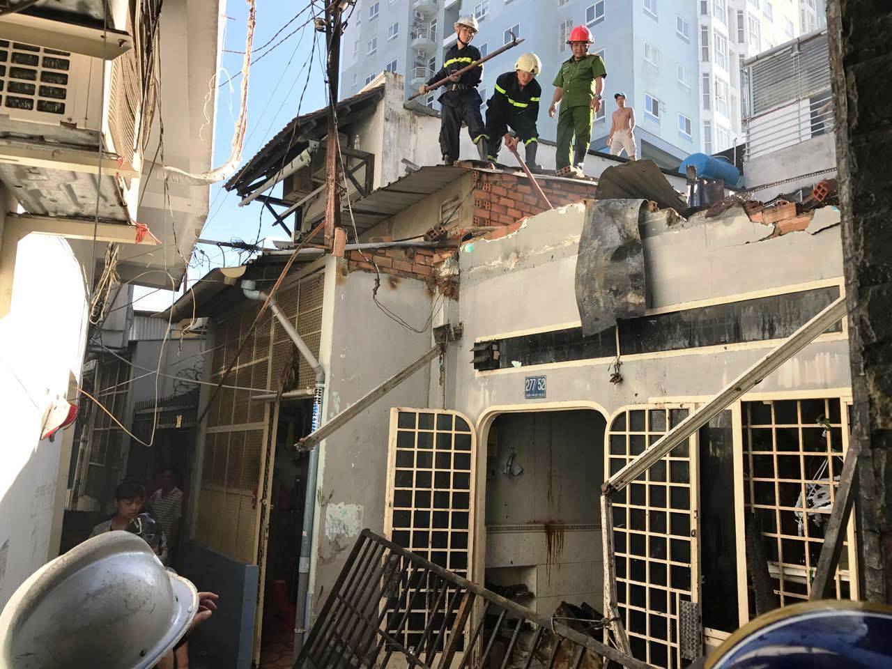 Cháy nhà trong hẻm ở quận 4