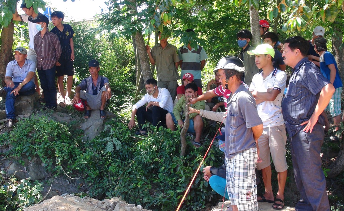 Kinh hoàng khi phát hiện xác chết dính đầy máu