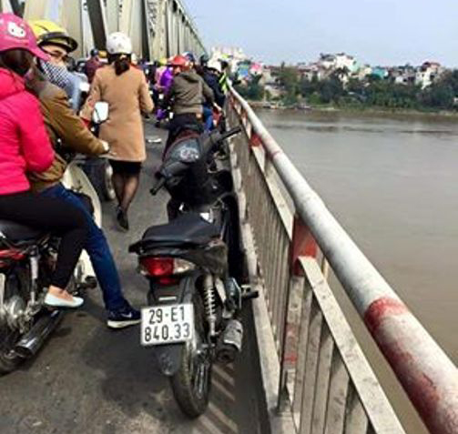 Bàng hoàng thấy nam thanh niên nhảy cầu Chương Dương