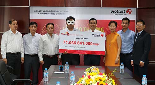 Buổi lễ trao thưởng Jackpot của Vietlott c&oacute; sự chứng kiến của cơ quan quản l&yacute; nh&agrave; nước v&agrave; Deloitte Việt Nam