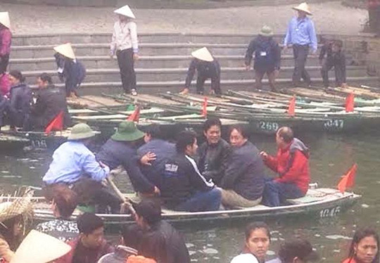 Vụ cả cơ quan bỏ công sở đi lễ chùa: Chỉ bị phê bình