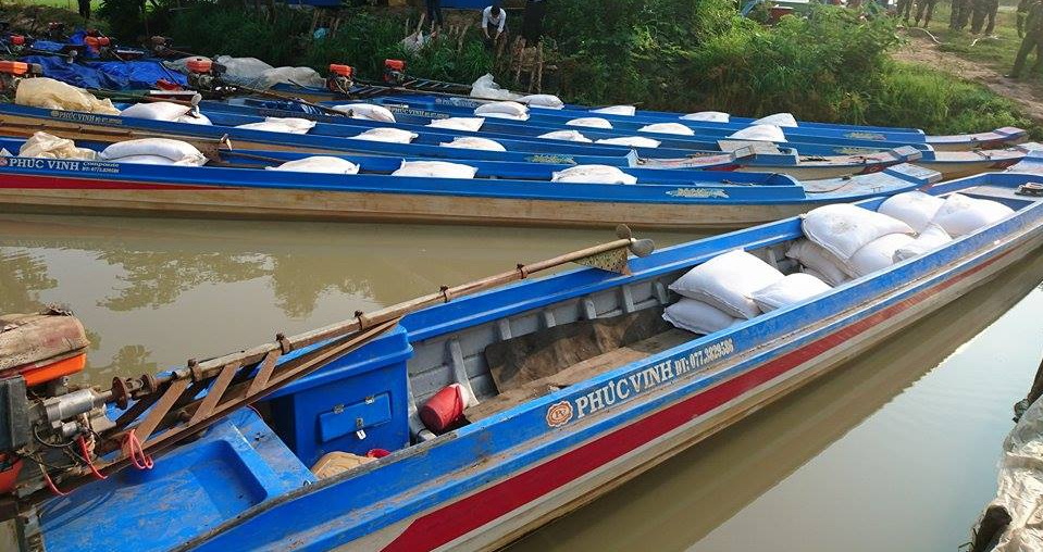 
Băng trộm chuy&ecirc;n rọc m&ugrave;ng đ&atilde; sử dụng loại xuồng m&aacute;y như thế n&agrave;y để đột nhập v&agrave;o nh&agrave; những hộ d&acirc;n sống ven s&ocirc;ng
