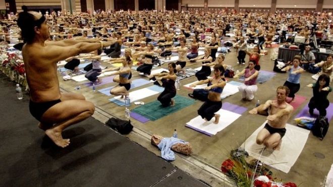 Quấy rối tình dục, triệu phú yoga Mỹ bị phạt 7 triệu USD