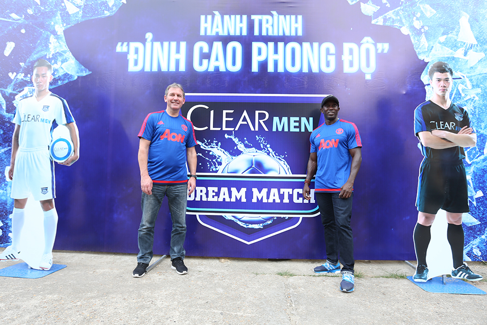 Dwight Yorke đối đầu với Văn Toàn, Tuấn Tài