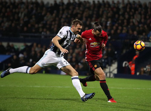 B&agrave;n mở tỉ số của Ibrahimovic ở ph&uacute;t thứ 5