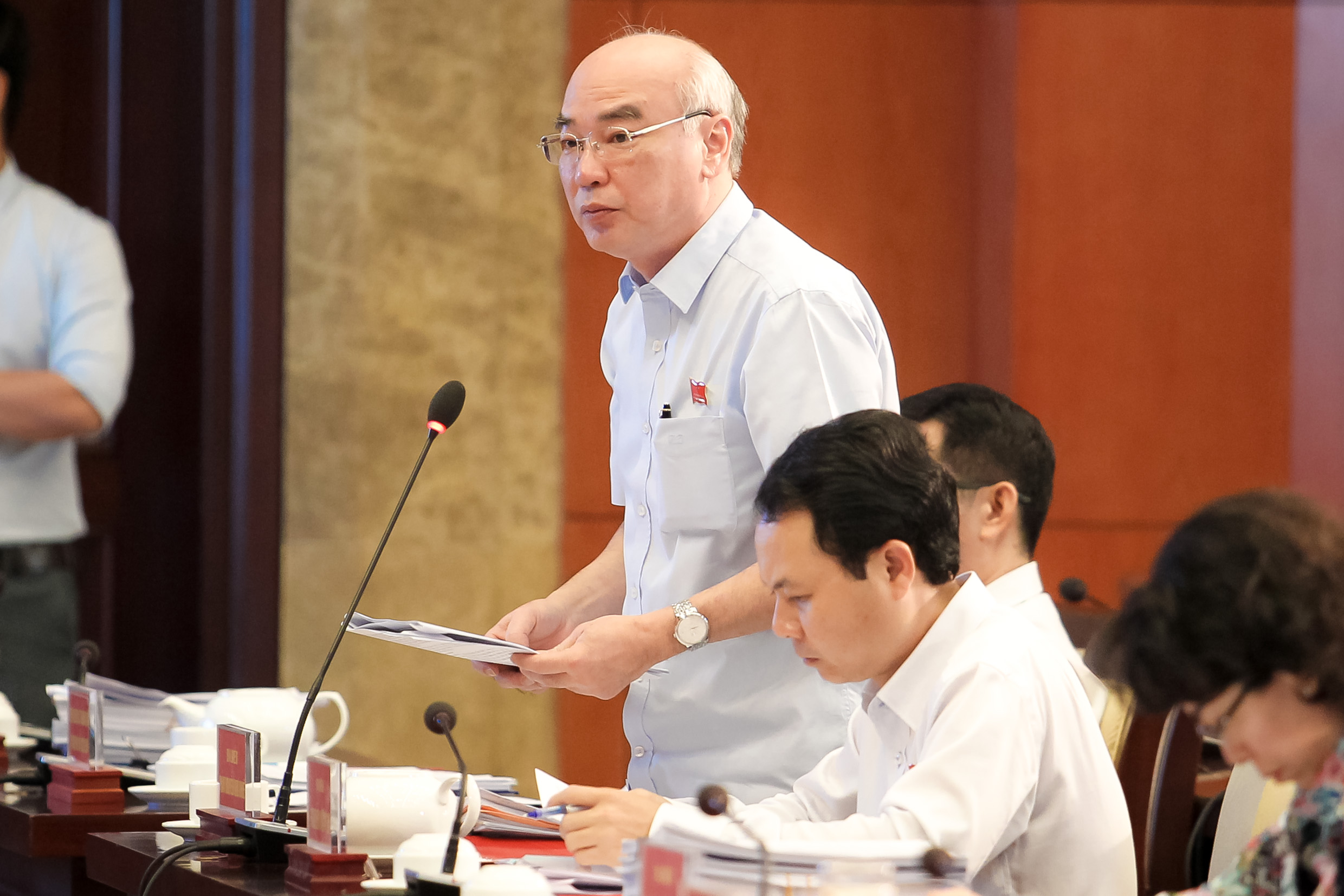 Tư lệnh ngành nông nghiệp nói dài, đại biểu quyết truy vấn - Ảnh 3.