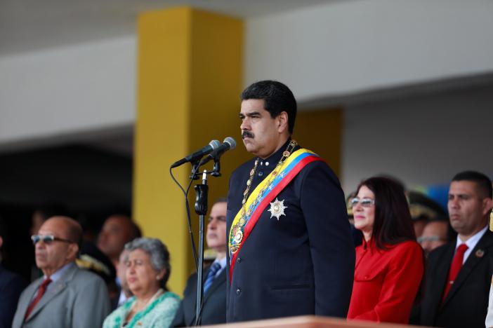 Venezuela: Người ủng hộ tổng thống x&ocirc;ng v&agrave;o quốc hội, đ&aacute;nh nghị sĩ - Ảnh 2.