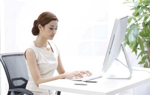 Ngồi vắt ch&eacute;o ch&acirc;n rất kh&ocirc;ng n&ecirc;n - Ảnh 3.