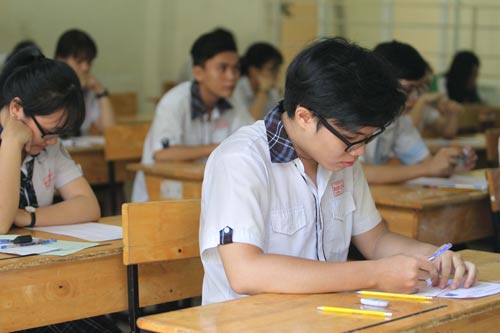 Tiếng Anh: Phổ điểm vẫn thấp nhất