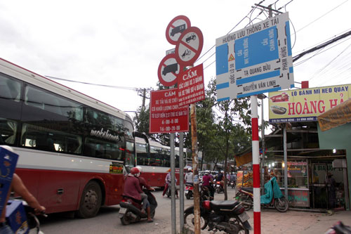 Lộn xộn biển báo giao thông