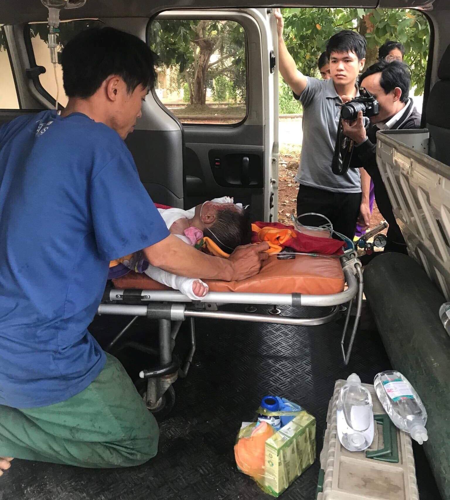 Bố mẹ đi làm, 2 con nghịch lửa làm cháy nhà và thương vong
