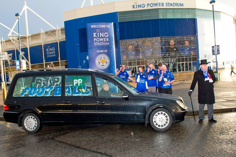 Xe tang xuất hiện ngày CĐV Leicester tri ân Ranieri