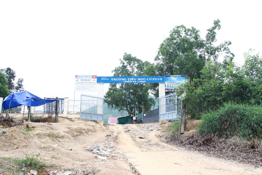Đề nghị Bộ Y tế v&agrave;o cuộc vụ h&agrave;ng loạt nữ sinh l&ecirc;n đồng tập thể - Ảnh 2.