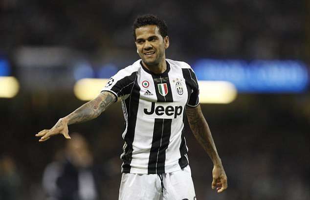Dani Alves "lật kèo" Man City, chuẩn bị ký với PSG