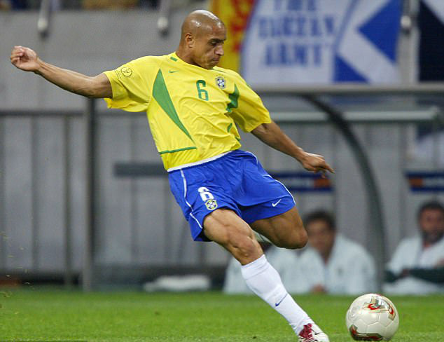 Roberto Carlos bị c&aacute;o buộc d&ugrave;ng doping ở World Cup 2002 - Ảnh 2.